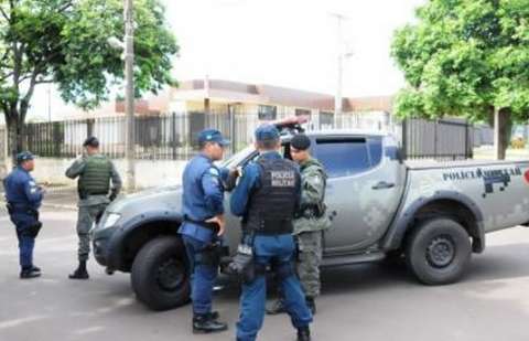 Polícia detona bomba caseira deixada ao lado do Fórum de Naviraí