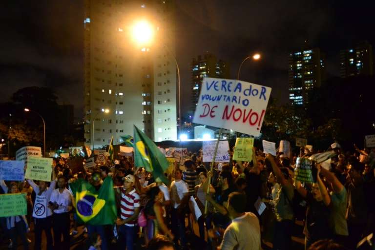 Bandeira do Brasil foi um dos itens mais usados durante o protesto. (Foto: João Garrigó)