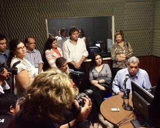 André dando entrevista a uma rádio de Bataguassu (Foto: Facebook)