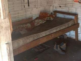 Den&uacute;ncia leva pol&iacute;cia a carvoaria que mantinha trabalho escravo