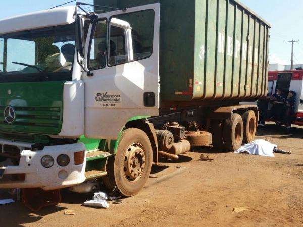 Entregador de jornal morre ap&oacute;s ser atropelado por caminh&atilde;o em avenida