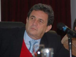 “Alguns prefeitos estão esperando dinheiro há quase um ano”, diz o senador Waldemir Moka (foto: arquivo)