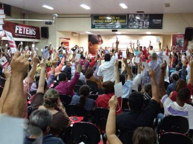 Agora &eacute; unir PT, reconhecer erros e pedir perd&atilde;o, diz Zeca eleito presidente