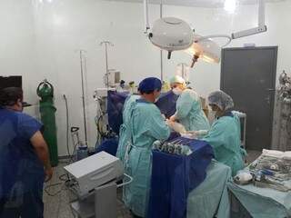 Médicos fazem captação de órgãos em hospital de Dourados (Foto: Weslei Queiroz/Divulgação)