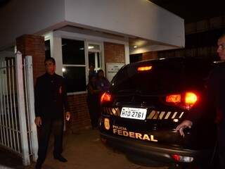 Escolta da Polícia Federal acompanhou Bernal na chegada à emissora. (Foto: Minamar Júnior)