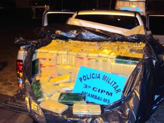 Motorista transportava a droga na carroceria e no interior do veículo (Foto: A Gazeta News)