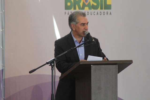 Azambuja elogia Casa da Mulher e cobra parceria da presidente 