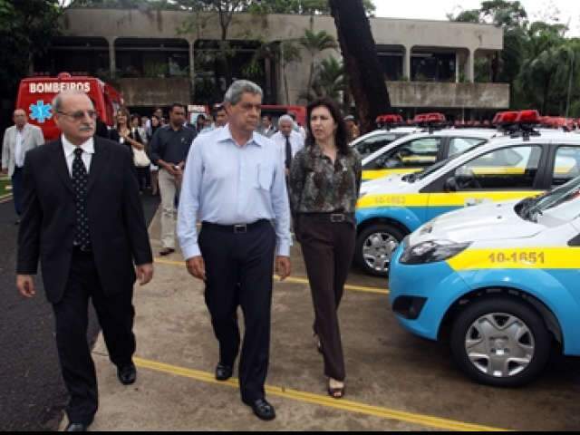  Governador nega falta de combust&iacute;vel em viaturas da PM