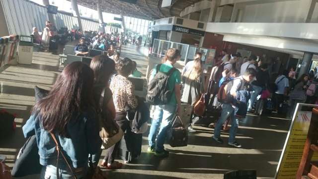 Na volta do feriado, espera por t&aacute;xi na rodovi&aacute;ria dura at&eacute; 30 minutos
