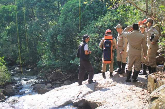 Homem achado morto em cachoeira havia desaparecido sexta, diz pol&iacute;cia