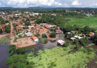 Nível do rio preocupa famílias ribeirinhas e autoridades locais (Foto: Divulgação)