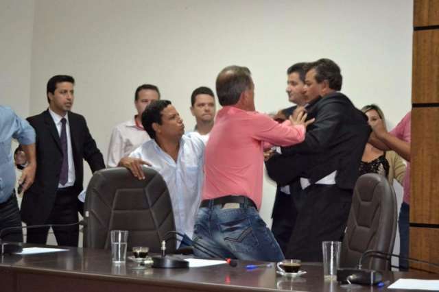 Elei&ccedil;&atilde;o da Mesa Diretora gera confus&atilde;o na C&acirc;mara de Maracaju