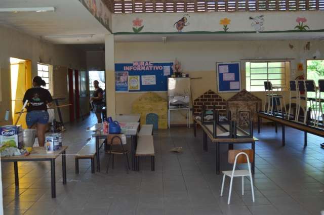 Sem alimentos e kits, professores &quot;se viram&quot; para manter aulas