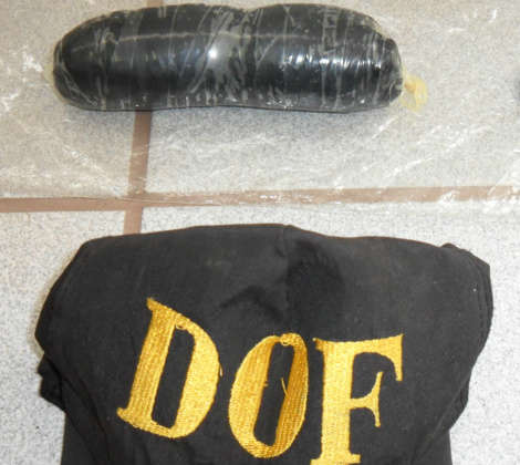  Pol&iacute;cia prende jovem que levava pasta base em partes &iacute;ntimas