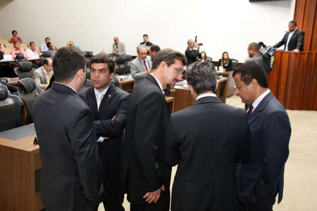 Deputados avaliam quatro projetos e dois vetos na Assembleia