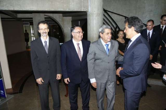 Tr&ecirc;s governadores participam de reuni&atilde;o do Codesul na Capital