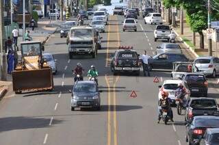 Duas faixas da Ceará estão interditadas e trânsito está sendo desviado. (Foto: Alcides Neto)