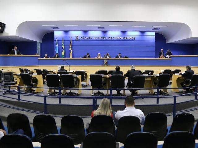 C&acirc;mara derruba mais quatro vetos e imp&otilde;e nova derrota ao prefeito
