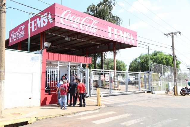 Produ&ccedil;&atilde;o de f&aacute;brica da Coca-Cola fica suspensa ap&oacute;s princ&iacute;pio de inc&ecirc;ndio