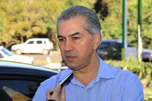 Governador participa de solenidade e entrega ve&iacute;culos em Bataypor&atilde;