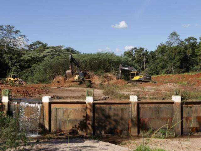 Obras para desassorear lago come&ccedil;am e areia ser&aacute; reaproveitada