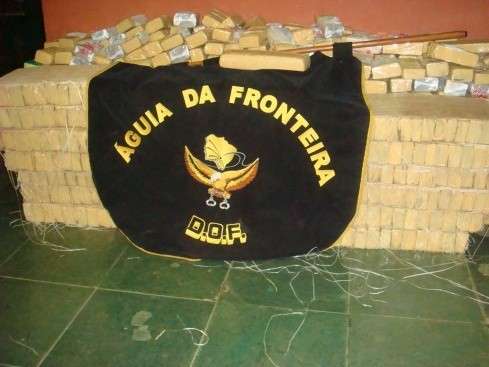 Motorista abandona camionete com mais de 800 quilos de maconha na MS-164