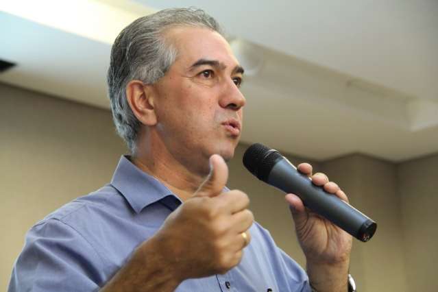 Governador participa de f&oacute;rum e se re&uacute;ne com presidente do Paraguai