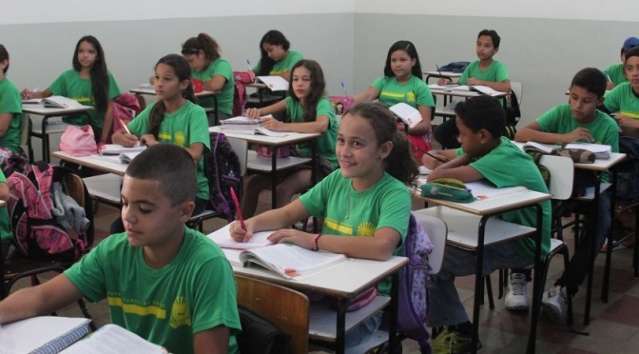 Prefeitura rep&otilde;e perdas com greve e inicia ano letivo junto com o Estado  
