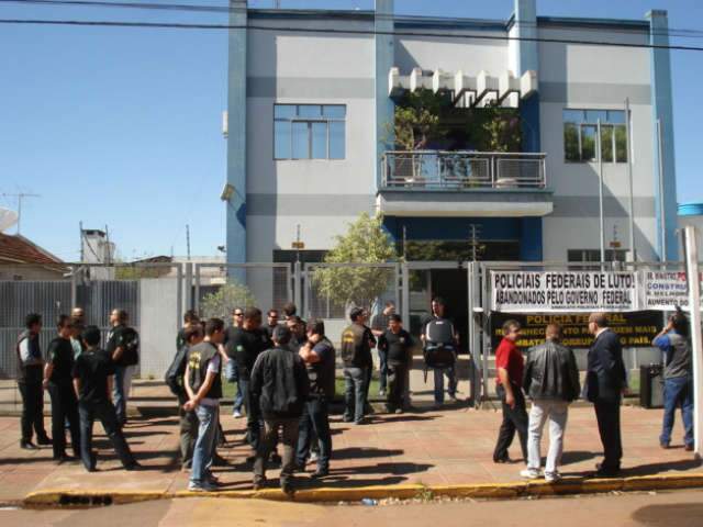  Policiais federais fazem protesto por melhores condi&ccedil;&otilde;es na fronteira