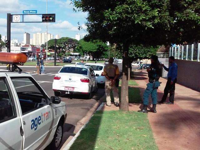 Multar Uber &eacute; ilegal e motorista lesado pode processar prefeitura, diz OAB
