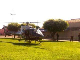 Helicóptero pousando em Paranaíba. (Foto: Lucas dos Anjos)