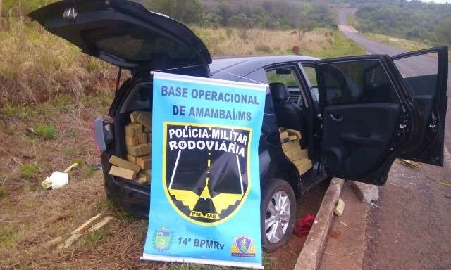 Carro furtado em Goi&aacute;s &eacute; encontrado em Amambai com meia tonelada de maconha 