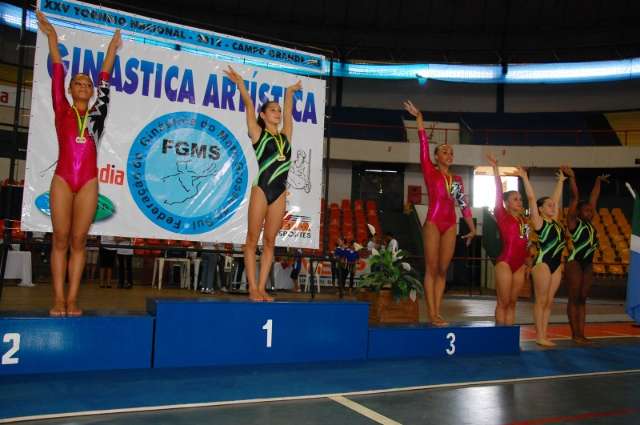 Atletas de SP s&atilde;o destaque nas disputas do segundo dia de torneio de gin&aacute;stica