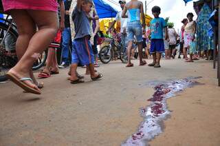 Jovem foi morto durante a feira livre do bairro na véspera do Natal. (João Garrigó)