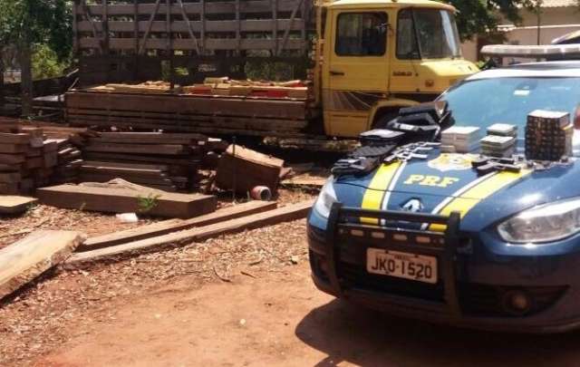 Armas e meia tonelada de maconha s&atilde;o apreendidos em caminh&atilde;o