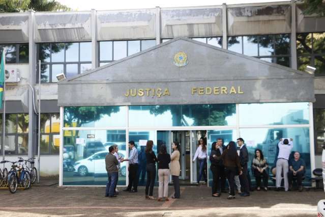 Greve de servidores paralisa 70% dos atendimentos da Justi&ccedil;a Federal