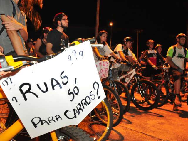  Organizada pela internet, &ldquo;Bicicletada&rdquo; re&uacute;ne profissionais e amadores