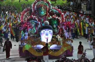 Desfile de Carnaval em Corumbá atrai diversos turistas. (Foto: Arquivo)