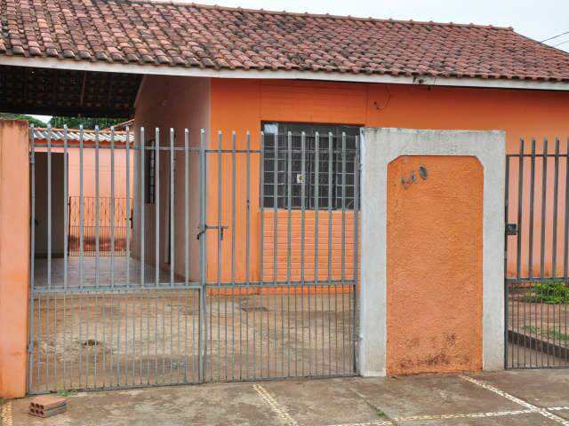 Clube de sexo denunciado por m&atilde;e de adolescente p&otilde;e fotos na internet  