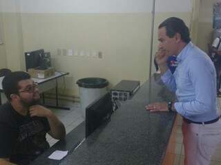 Marquinhos também falou com funcionários (Foto: Alberto Dias)