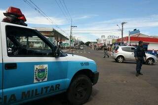 Policiais fecharam cruzamento na região central (Fotos: Marcos Ermínio)