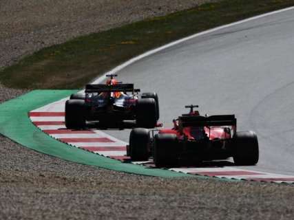 Verstappen toma liderança nas últimas voltas e vence GP da Áustria