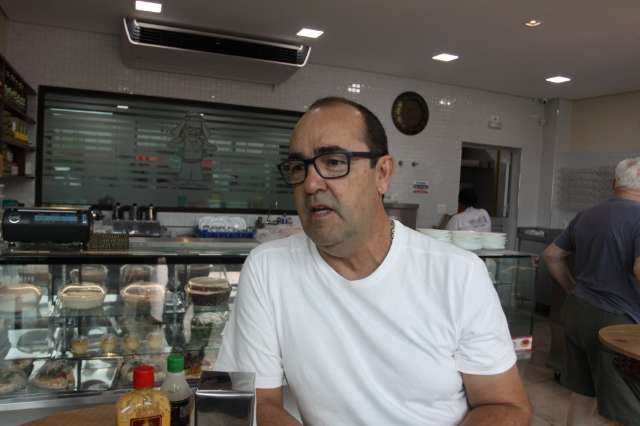 O trabalho ind&iacute;gena na produ&ccedil;&atilde;o do salgado mais popular da cidade