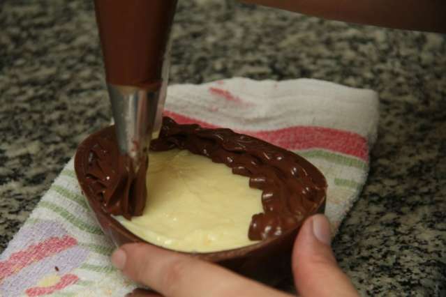 Na semana da P&aacute;scoa, produ&ccedil;&atilde;o caseira de ovos vai at&eacute; a madrugada