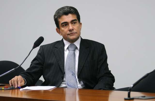 Com tr&ecirc;s pr&eacute;-candidatos a prefeito, PMDB deve perder quadros em 2016
