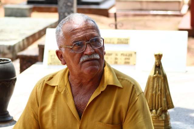 Popula&ccedil;&atilde;o antecipa Dia de Finados e aumenta movimento em cemit&eacute;rios