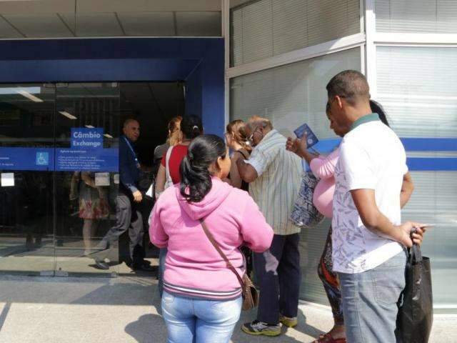 Presidente sanciona nova lei do FGTS  e limite do saque sobe para R$ 998