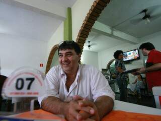 Vitor Donizete Martins é dono do restaurante Recanto, que vende 200 refeições por dia. 