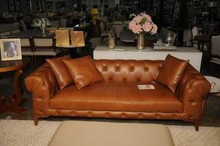 Modelo clássico de sofá em couro. (Foto: Paulo Francis)