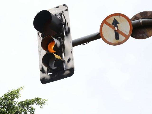 Motorista n&atilde;o ser&aacute; multado ao avan&ccedil;ar sinal durante a madrugada 